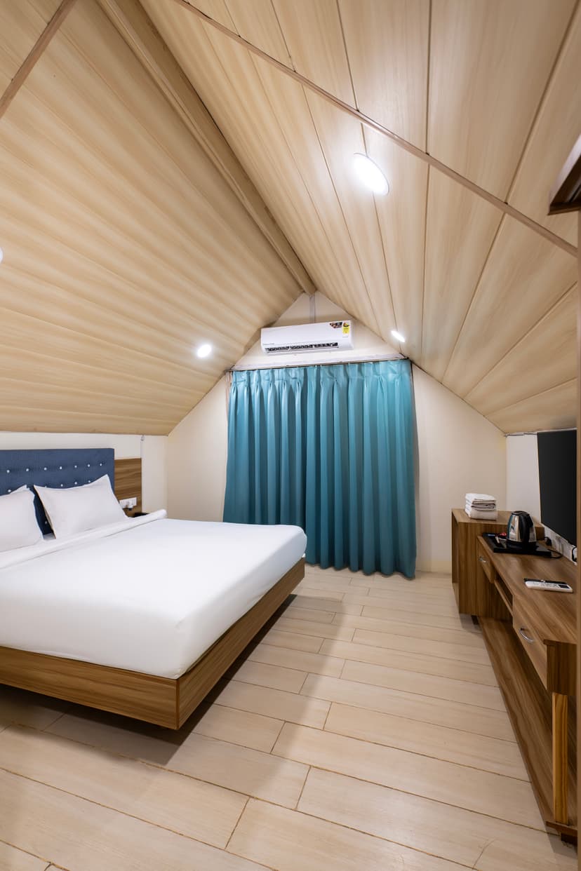 Luxury room accommodation at Empyrean Hotel Bhilai - Premium room view 6