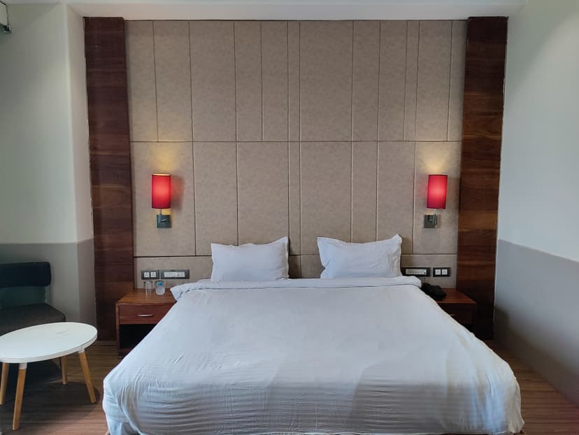 Luxury room accommodation at Empyrean Hotel Bhilai - Premium room view 4