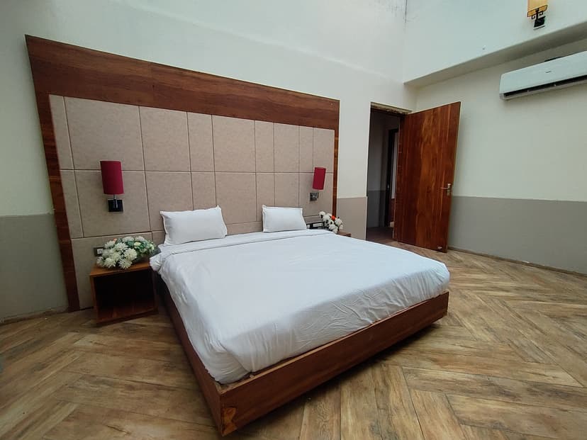 Luxury room accommodation at Empyrean Hotel Bhilai - Premium room view 5