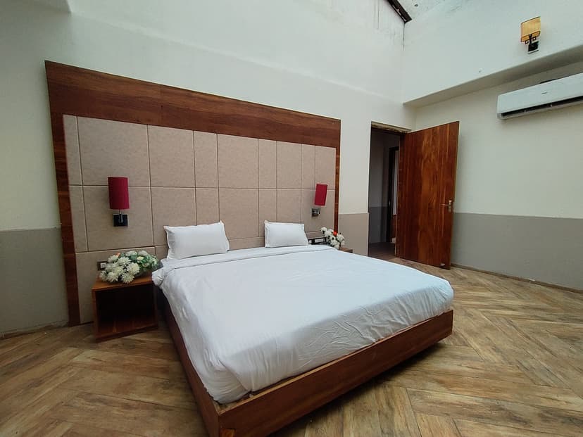 Luxury room accommodation at Empyrean Hotel Bhilai - Premium room view 6
