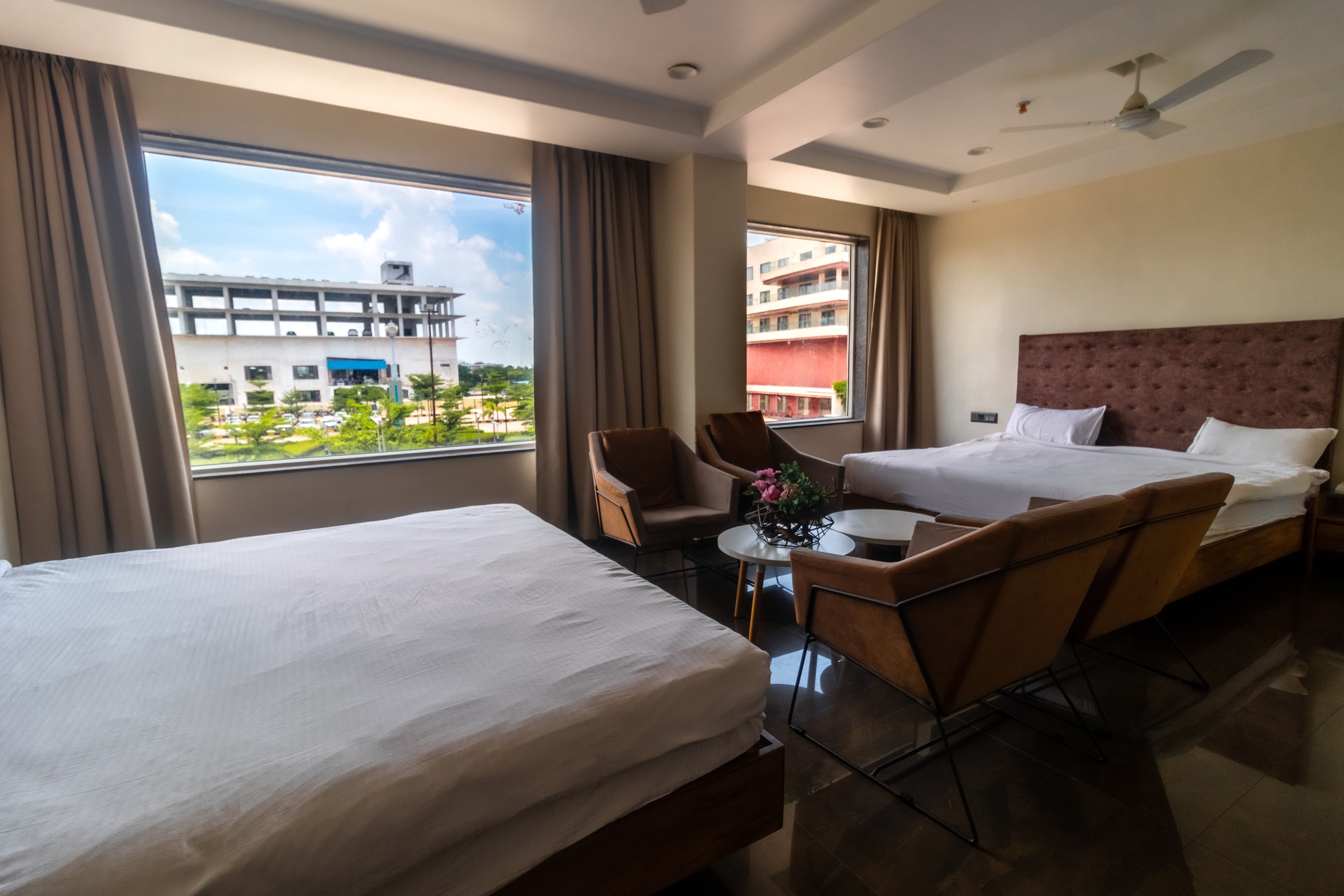 4 Share Luxurious Rooms